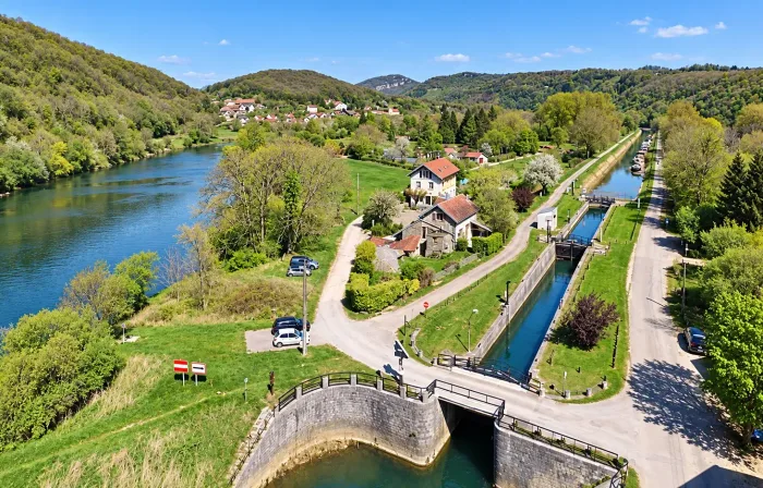La double écluse du canal du Rhône au Rhin à Rancenay
