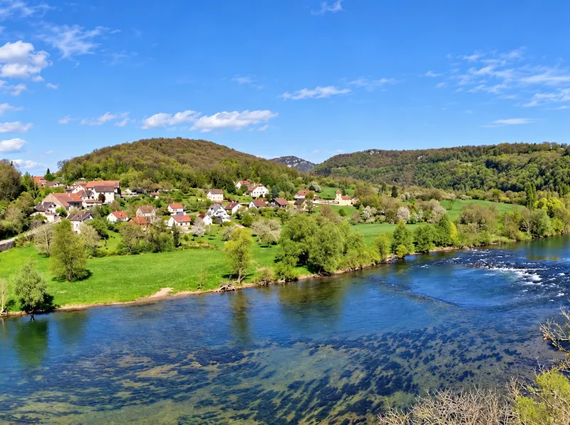 La boucle du Doubs et le village de Rancenay vus depuis les hauteurs